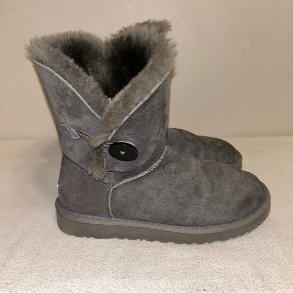 UGG Bailey Button II Grey Einter‎ Shoes Boot Size 8 - Picture 1 of 7